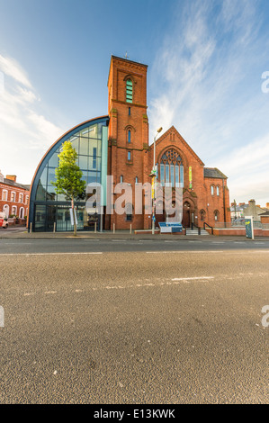 Culturlann, Falls Road, Belfast, einem ehemaligen presbyterianischen Kirche nun zur Förderung der irischen Kultur dient. Stockfoto