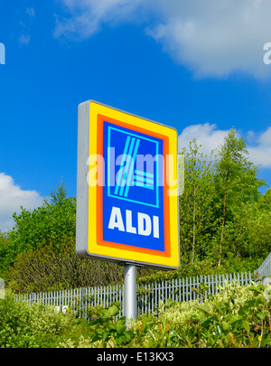 Aldi Budget Supermarkt Kette Lebensmittelhandel unterzeichnen uk Stockfoto