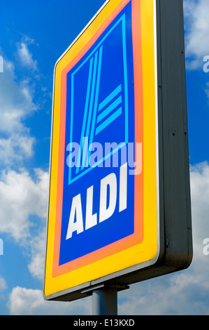 Aldi Budget Supermarkt Kette Lebensmittelhandel unterzeichnen uk Stockfoto