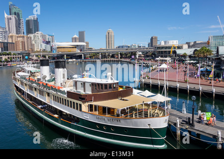 Sydney Australien, Darling Harbour, Hafen, Cockle Bay Promenade, Wolkenkratzer, Skyline der Stadt, South Steyne, schwimmend, Restaurant Restaurants Essen Essen Essen Café Ca Stockfoto