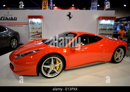 Pasay, Philippinen. 22. Mai 2014. Ein Ferrari 458 Italia Sportwagen wird anlässlich der Trans Sport Show in Pasay Stadt, Metro Manila, Philippinen, 22. Mai 2014 auf dem Display gesehen. Die Veranstaltung bietet sich als '' Car Show für Liebhaber von Enthusiasten '' und präsentiert eine breite Palette von Vintage und moderne Aftermarket Automobil. : Bildnachweis Ezra Acayan/NurPhoto: Ezra Acayan/NurPhoto/ZUMAPRESS.com/Alamy Live-Nachrichten Stockfoto