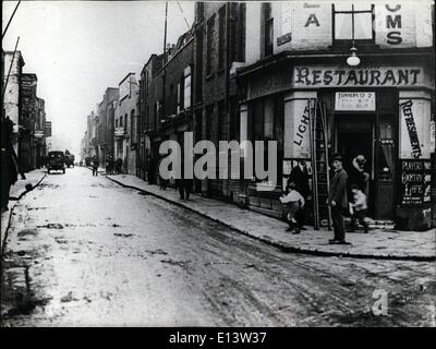 27. März 2012 - London In die zwanziger: Straßenszene in Penny Felder, East London. PR Stockfoto