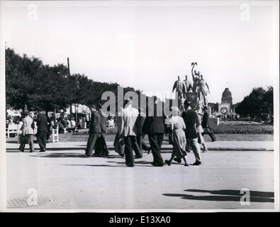 27. März 2012 - Leipziger Herbstmesse. Ausstellung sind - im Hintergrund das Denkmal der Völkerschlacht bei Leipzig 1813 - in der fo Stockfoto