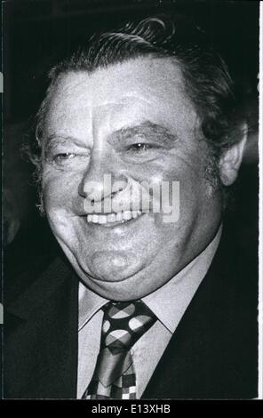 27. März 2012 - Franz-Josef Strauß Wil werden 60 auf der 6. September 1975 der Vorsitzende von den westdeutschen SPD. Franz-Josef Strauß (Bild) werden 60 auf der 6. September 1975. Strauß, der Philologie, Geschichte und Wirtschaft studiert hat, begann seine politische Karriere im Jahre 1945, wo er auch Mitglied des Vereins Stiftung der CSU war. 1952/53 er war Münster für spezielle Taske, 195/56 Minister für Angelegenheiten der Nuklear, 1956 er wurde Minister für Verteidigung (bis 1961, wo er musste wegen der "Spiegel" - Affäre). Es war 1966/69 er Finanzminister. Stockfoto