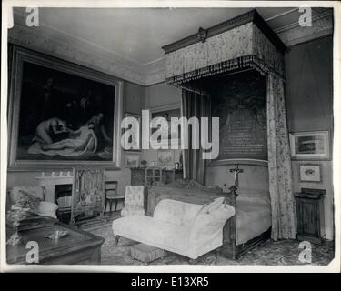 27. März 2012 - zeigt Foto eine Ansicht der Königin Victorias Schlafzimmer zeigt die Mahagoni Bett mit Baldachin. Am Kopfende des Bettes befindet sich eine Royal-Gedenktafel in Erinnerung. Stockfoto