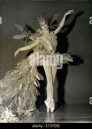 31. März 2012 - zum ersten Mal in Paris: das Ballett "La Belle Au Bois schlafend '': am Donnerstag wird stattfinden am Paris Champs-Elysees Theater, die Premiere der internationalen Ballett des Marquis de Cuevas '' La Belle Au Bois schlafend '', von den Charles Perrault Märchen und erstellte zum ersten Mal in Paris. Foto zeigt einen ersten Plan bei einer Wiederholung des Balletts der Startänzer Rosella Hightower, wer die Rolle der Prinzessin Aurore spielt. Stockfoto