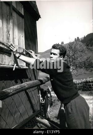 31. März 2012 - Fotoshows im gasthof im Allgua-Gebirge, wo seine Mutter seit 1948 lebt, verbringt Wolf Rudiger Hess auch seinen Urlaub. Er wird hier gesehen, wie er für eine Architektenabteilung studiert Stockfoto