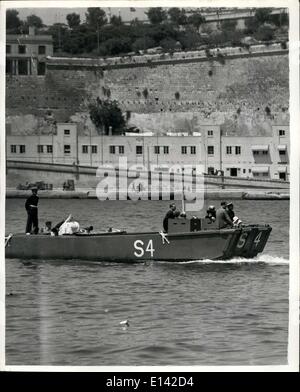 4. April 2012 - Prinz Charles und Prinzessin Anne machen Sie einen Ausflug im Hafen von Malta auf Lämmer Handwerk: Foto zeigt Prinz Charles und Prinzessin Anne gesehen, wie sie heute im Hafen von Malta auf einer Wache Boot der Britannia - eine Reise nahm. Stockfoto