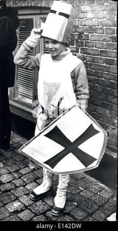 4. April 2012 - dänische Prinz verkleidet als Ritter der alten: Kronprinz Frederick von Dänemark verkleidet als Ritter der Antike als er an einer Karneval-Show in Kopenhagen Teil nahm. Stockfoto