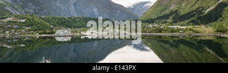 Norwegen, Eidfjord, Hotels und Dorf. Panorama-Blick Stockfoto