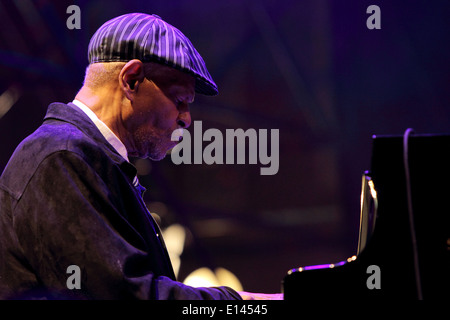 Jazz-Pianist McCoy Tyner (geb. 1938) spielt mit seiner lateinischen All Stars auf Torino Jazz Festival. Stockfoto