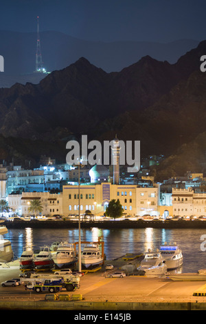 Oman, Maskat, Hafen Mina als Sultan Qaboos Moschee. Hintergrund Mutrah Altstadt Stockfoto