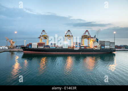 Oman, Maskat, Hafen Mina als Sultan Qaboos. Containerschiff Stockfoto
