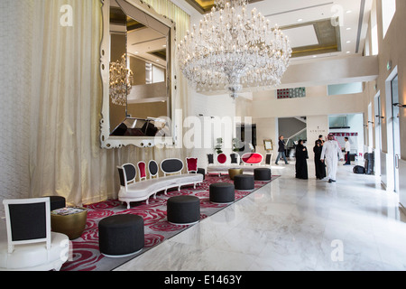 Vereinigte Arabische Emirate, Dubai, Lobby des Hotel Atrium Stockfoto