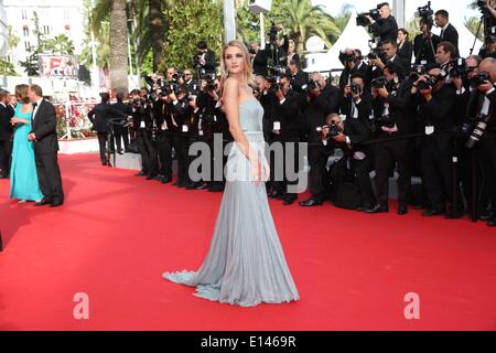 Rosie Huntington-Whiteley besucht die Premiere von «The Search» während der 67. Internationalen Filmfestspiele von Cannes am Palais des Festivals in Cannes, Frankreich, am 21. Mai 2014. Foto: Hubert Boesl - kein Draht-Dienst- Stockfoto