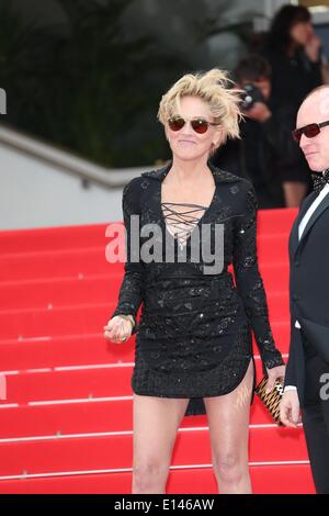 US-amerikanische Schauspielerin Sharon Stone besucht die Premiere von «The Search» während der 67. Internationalen Filmfestspiele von Cannes am Palais des Festivals in Cannes, Frankreich, am 21. Mai 2014. Foto: Hubert Boesl - kein Draht-SERVICE Stockfoto