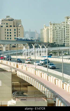 Vereinigte Arabische Emirate, Dubai, Monorail auf Palm Jumeirah Stockfoto