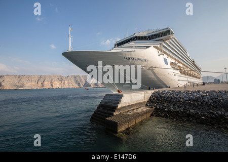 Oman, Khasab, Kreuzfahrtschiff Costa Fortuna Stockfoto