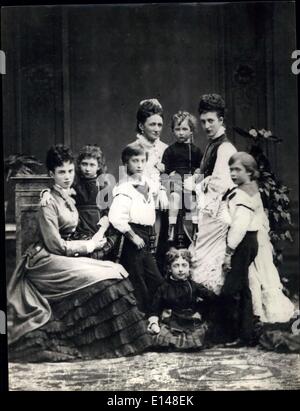 17. April 2012 - In Victorias Regierungszeit. Die Prinzessin von Wales mit ihrer Mutter, Schwester und Kinder. Alexandra Ehefrau von Edward (später König Edward VII) 1901, Tochter von König Christian von Dänemark. Alescandra, Tochter von Christian IX. von Dänemark Mutter Louise (Tochter von Cond-Grab Hessen-Kassel) Alescandra hatten sechs Kinder (3 jungen und 3 Mädchen). Schwester Dagmar (verheiratete Alexander III von Russland) Stockfoto