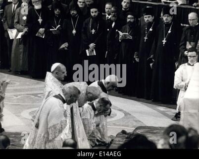 17. April 2012 - zeigt Foto Papst Pryers, auf der Rückseite keine katholischen Delegierten. Ist und 2. von rechts sind die ökumenischen Rat Hunderte des Priesters aus aller Welt Stockfoto