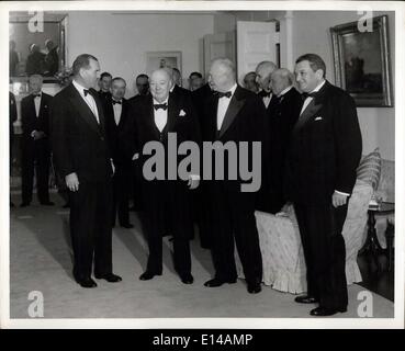 17. April 2012 - Big Three at Bermuda Dinner : Dinner im Government House Bermuda L to R Sir Alexander Hood Gouverneur von Bermuda Sir Winston Churchill, Präsident Eisenhower, Franzose  Joseph Laniel. Stockfoto