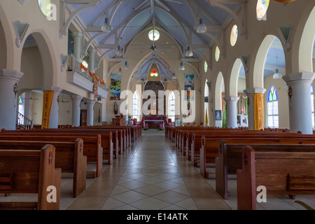 Innenraum der Kathedrale der Unbefleckten Empfängnis, die katholische Hauptkirche in St. George, Grenada, Ostindien Stockfoto