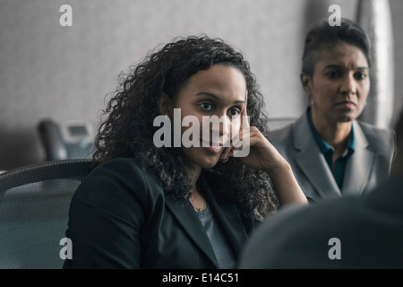 Unternehmerinnen im Meeting sitzen Stockfoto