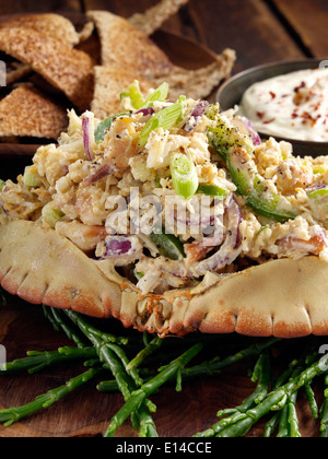 Pikante Krabben Chili Mayo mit toast Stockfoto