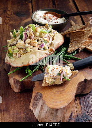 Pikante Krabben Chili Mayo mit French toast Stockfoto