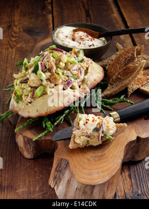 Pikante Krabben Chili Mayo mit French toast Stockfoto