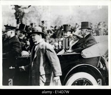 17. April 2012 - Einweihung des Präsidenten Coolidge. Präsident und Mrs Coolidge verlassen das Capitol für das Weiße Haus in Washington. Stockfoto