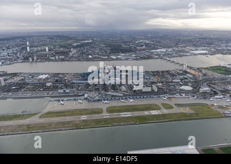 Eine Luftaufnahme von London City Airport im East End von London UK Stockfoto