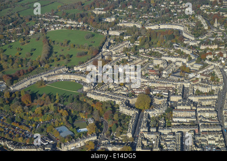 Eine Luftaufnahme des Royal Crescent in Bath und Umgebung Stockfoto