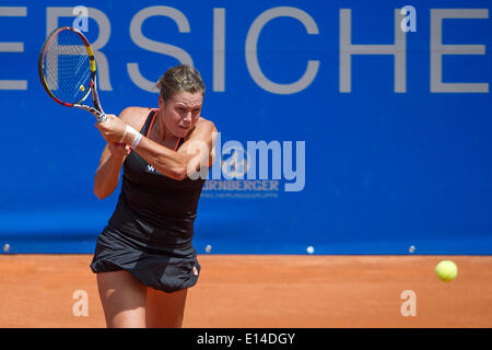 Rückhand Drive von Karin Knapp (ITA) Caroline Garcia (FRA) Vs Karin Knapp (ITA) Quarters, WTA-Tennis, Einzel, Nürnberg, Tennis, WTA, Frau, 22. Mai 2014 Stockfoto