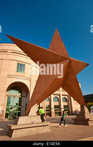 Riesige Lone Star vor Bob Bullock Texas State History Museum in Austin, Texas, USA Stockfoto