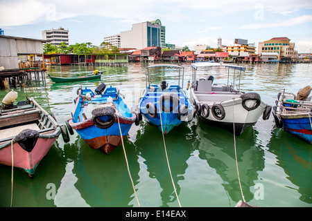 Angelboote/Fischerboote im städtischen Hafen angedockt Stockfoto