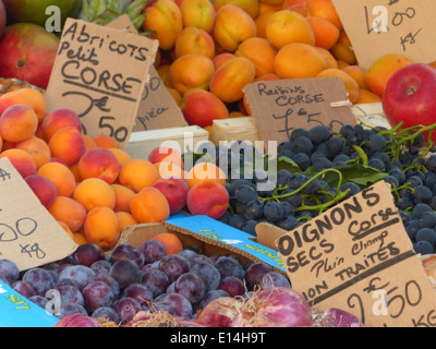 Obst und Gemüse Markt in Ajaccio, Korsika Stockfoto