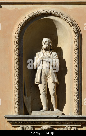 Barocke Figur in der Nische der Kapelle oder Chapelle des Pénitents Blancs (1680) Menton Frankreich Stockfoto