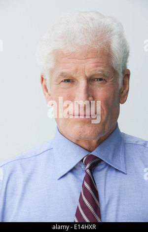 Nahaufnahme von kaukasischen Geschäftsmann ernstem Gesicht Stockfoto