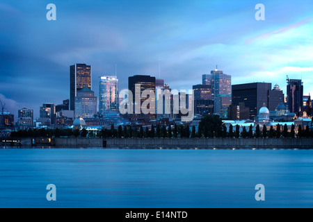 Skyline von Montreal am Wasser, Quebec, Kanada Stockfoto