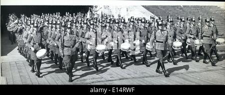 18. April 2012 - Generalprobe der großen '' Polizei Parade 1958''. In den Morgenstunden des 28.8.58 war die Generalprobe für die große '' Polizei Parade 1958'', die am Sonntag 31.8.58 gehalten wird, auf das Berliner Olympia-Stadion zu sehen. Stockfoto