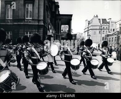 18. April 2012 - The Welsh Guards Band auf ihrem Weg nach Marlborough House vor Lancaster Haus marschieren. Stockfoto