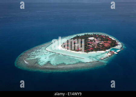 Luftaufnahme, Insel mit Wellenbrechern, Vihamanaafushi oder Kurumba, Nord-Malé-Atoll, Indischer Ozean, Malediven Stockfoto