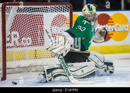 Val-d ' or QMJHL Torwart Antoine Bibeau blockt in der dritten Periode 2014 Memorial Cups am 20. Mai 2014, in London, Ontario, Kanada. Val-d ' or QMJHL ging auf in den Kampf zurück aus einem zwei Tor Rückstand auf das Spiel in der Overtime zu gewinnen. Stockfoto