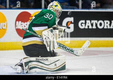 Val-d ' or QMJHL Torwart Antoine Bibeau blockt in der dritten Periode 2014 Memorial Cups am 20. Mai 2014, in London, Ontario, Kanada. Val-d ' or QMJHL ging auf in den Kampf zurück aus einem zwei Tor Rückstand auf das Spiel in der Overtime zu gewinnen. Stockfoto