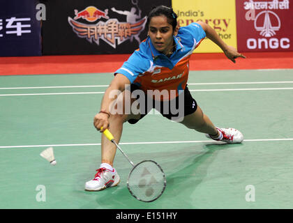 Neu-Delhi. 21. Mai 2014. Indiens Saina Nehwal gibt einen Schuss während der Frauen-Einzel-Match gegen Indonesiens Lindaweni Fanetri in das Viertelfinale der Uber Cup Badminton Meisterschaft in Neu-Delhi 21. Mai 2014 zurück. Saina Nehwal gewann 2: 0. © Partha Sarkar/Xinhua/Alamy Live-Nachrichten Stockfoto