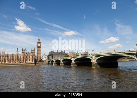 Westminster Bridge über die Themse mit Big Ben. Stockfoto