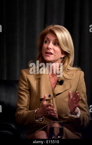 Texas Zustand-Senator Wendy Davis, der demokratische Kandidat für die Gouverneurswahlen, beantwortet Fragen in einem Interview auf SXSWedu conference Stockfoto