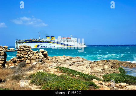 Fahrgastschiff in rauer See Stockfoto