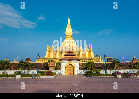 Pha, die Luang, "Große Stupa" ist ein Gold-bedeckten große buddhistische Stupa im Zentrum von Vientiane, Laos Stockfoto